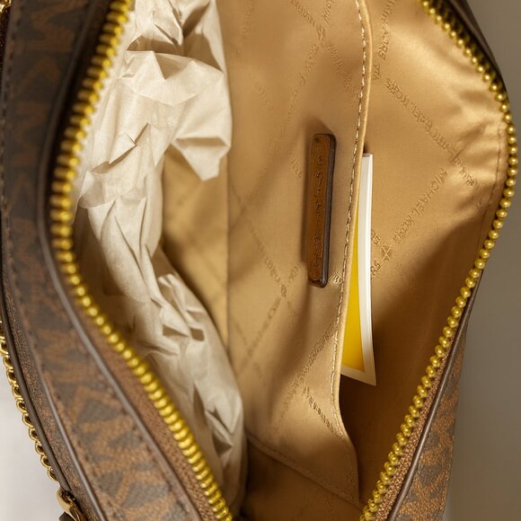 Michael Kors Outlet Jet Set Large Logo Crossbody Bag with Adjustable Strap - Picture 3 of 4